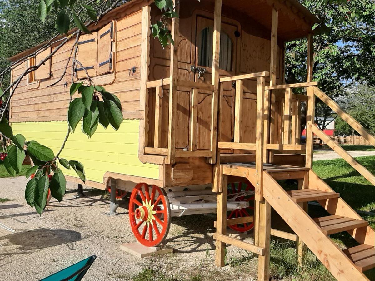 Roulottes Au Pied Du Vercors Saint-Jean-en-Royans Ngoại thất bức ảnh