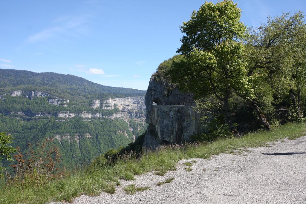 Roulottes Au Pied Du Vercors Saint-Jean-en-Royans Ngoại thất bức ảnh